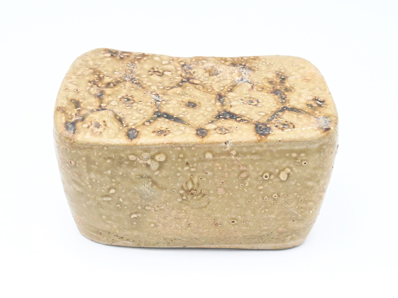 Ceramic bock-shaped headrest  with diamond and dot pattern on the top