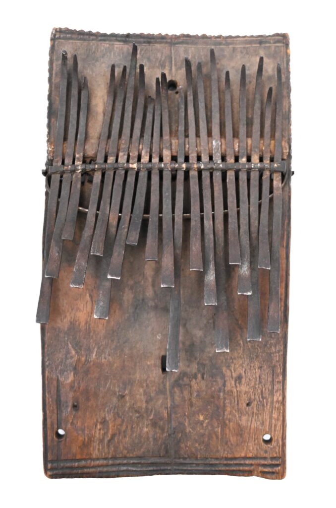 Wooden block with metal tines