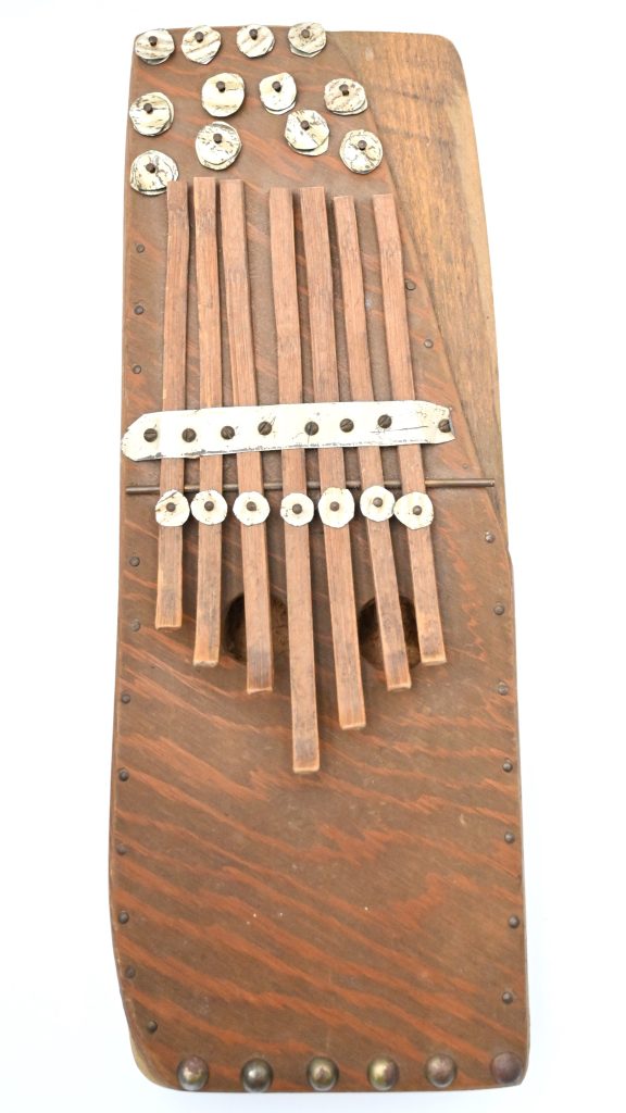 Thumb piano with metal discs
